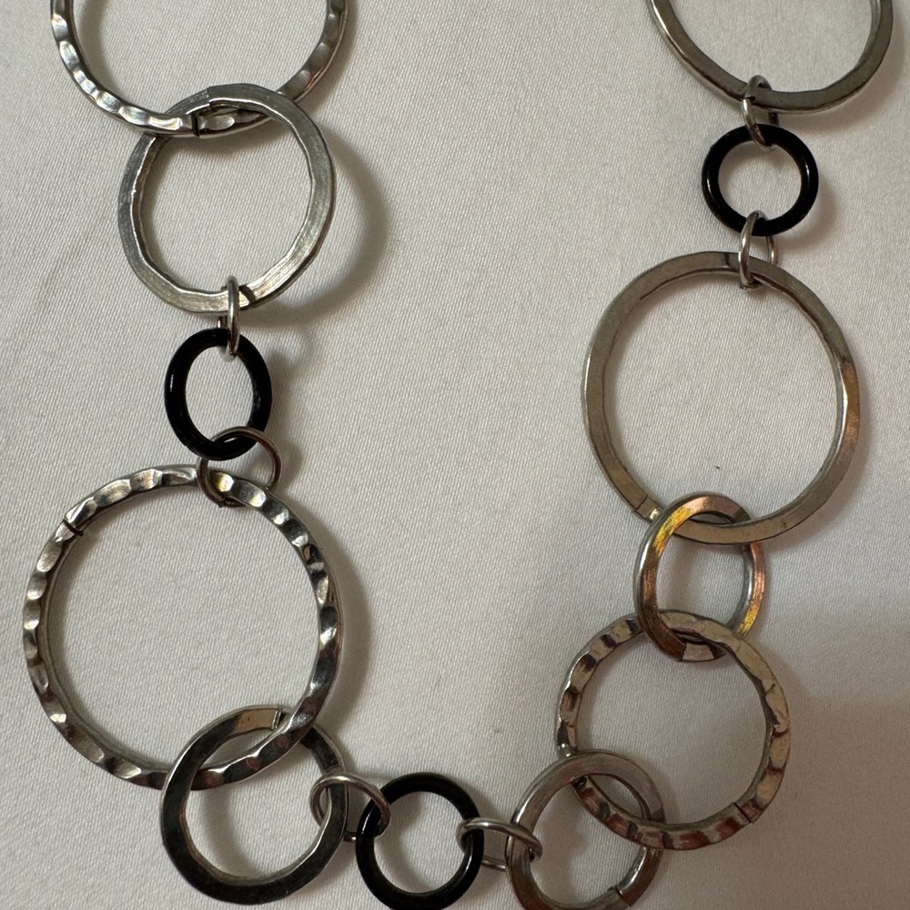 GUESS  Elegant Silver and Black Chain Necklace and Bracelet Set